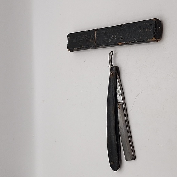 Vintage J. Wiss & Sons Straight Razor Newark, NJ w/ Case - Picture 2 of 16